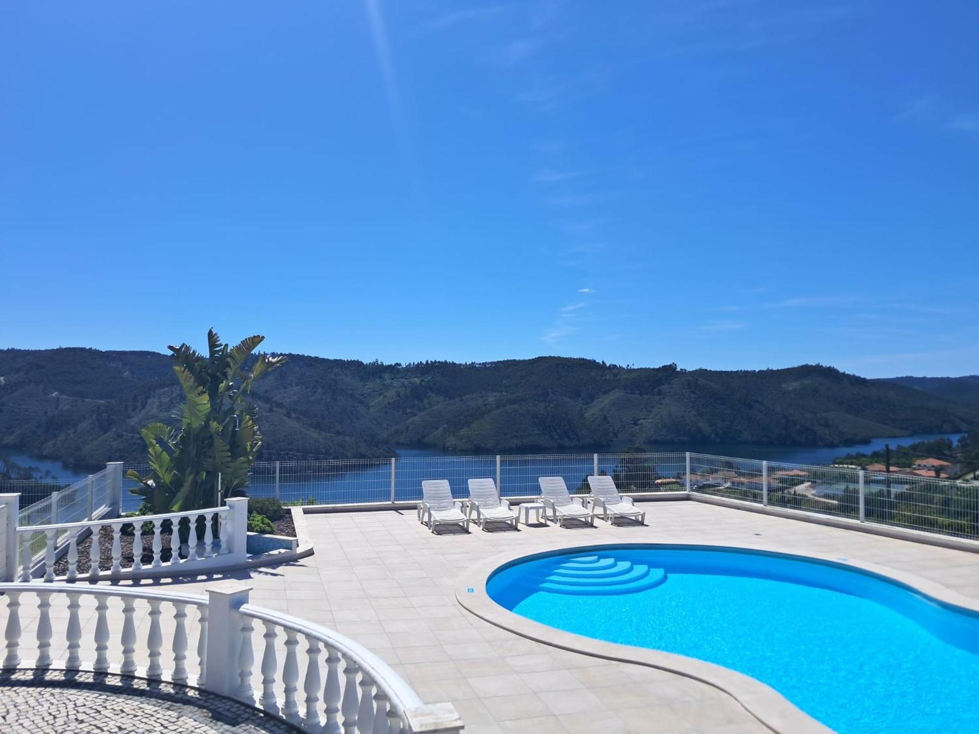 Lago Azul Villas Ferreira do Zêzere エクステリア 写真